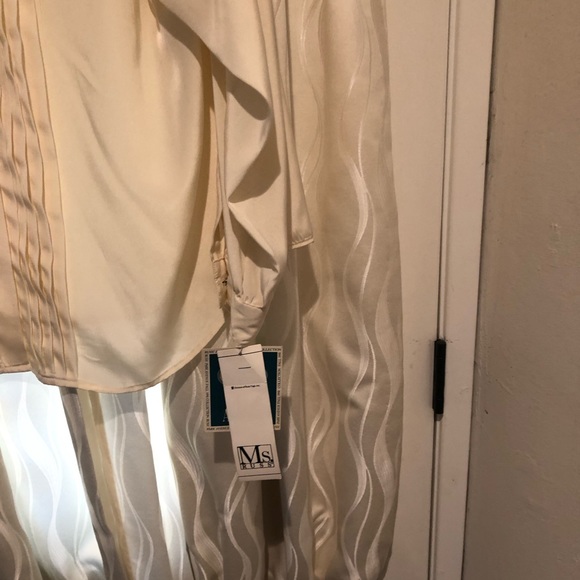 Blouse - Picture 2 of 3